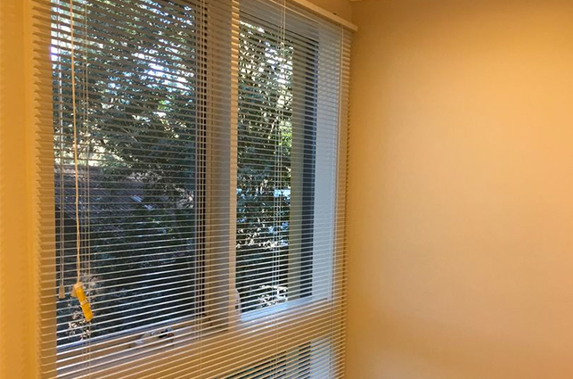 img-aluminium-blinds-interior-01